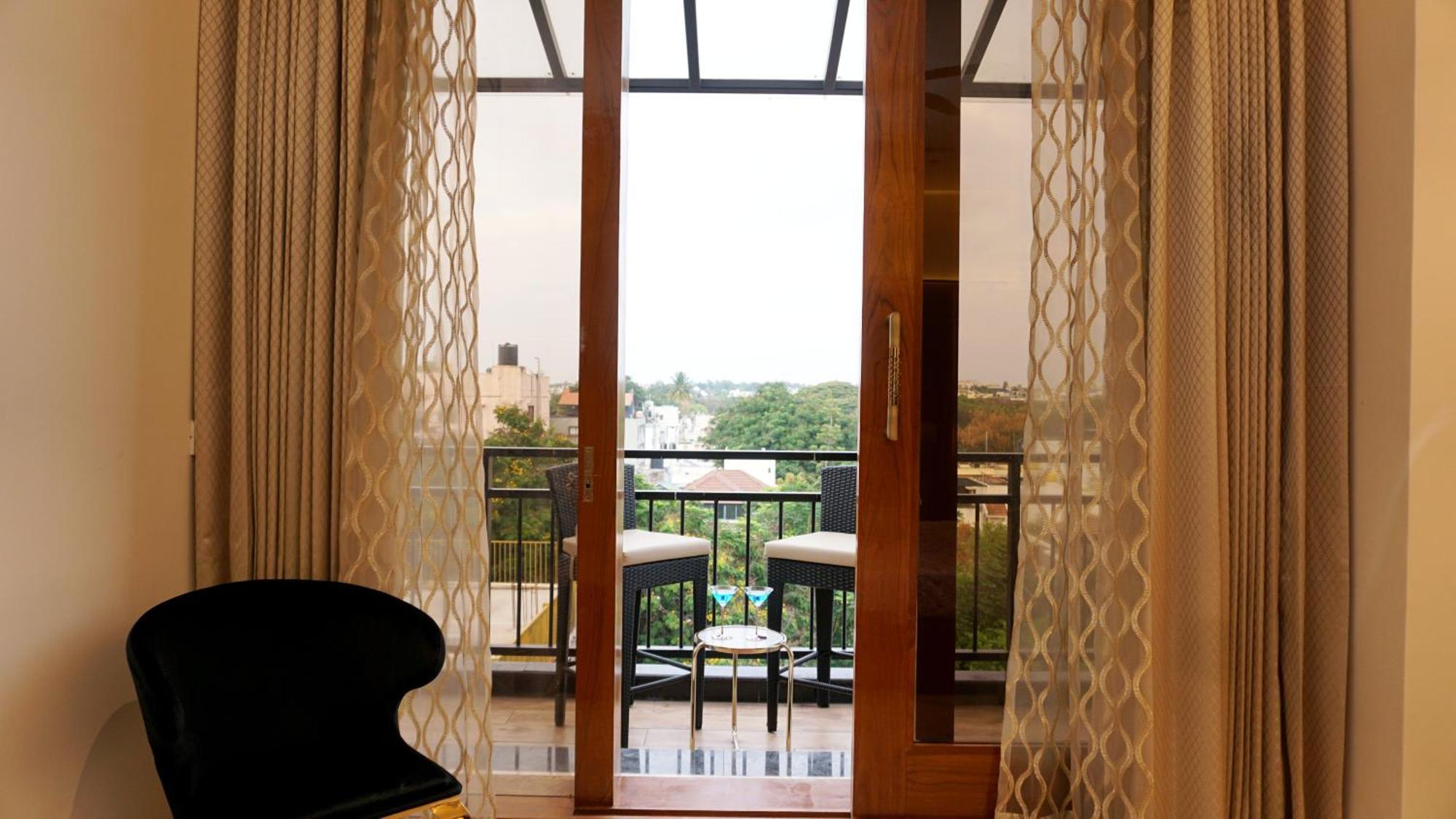 The Pentouz On 100 Feet Road Indiranagar - An Urban Luxury Retreat Διαμέρισμα Μπανγκαλόρ Εξωτερικό φωτογραφία