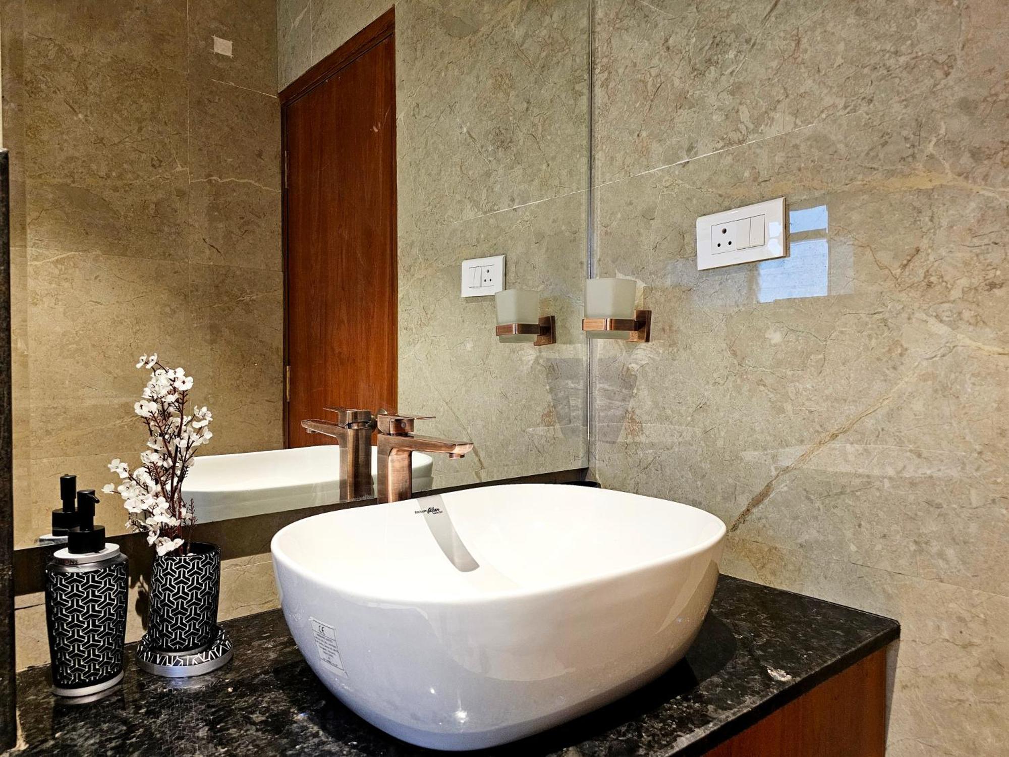 The Pentouz On 100 Feet Road Indiranagar - An Urban Luxury Retreat Διαμέρισμα Μπανγκαλόρ Εξωτερικό φωτογραφία